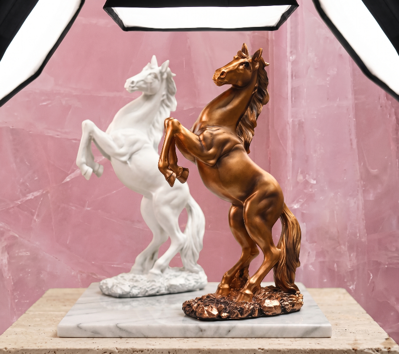 Resin Horse Statue – Artistic Decor