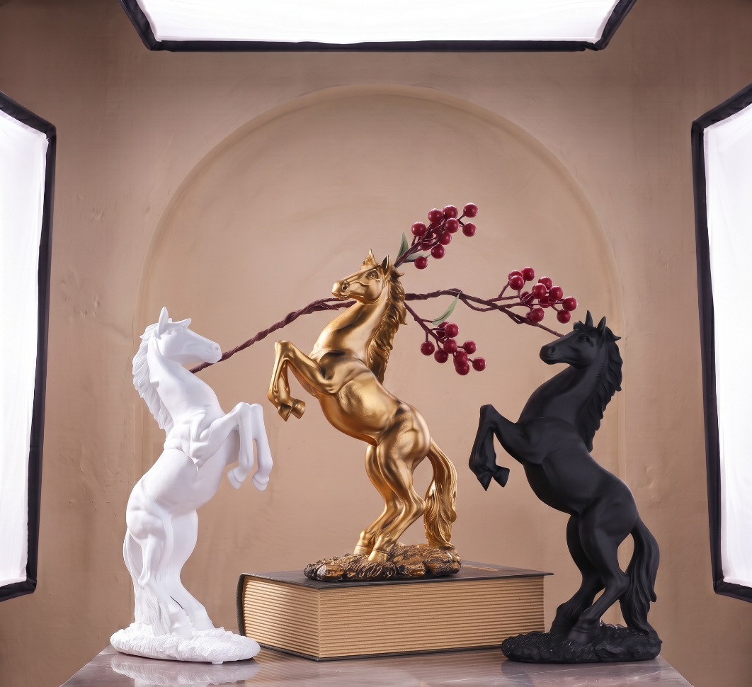 Resin Horse Statue – Artistic Decor